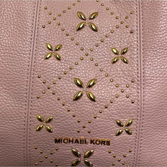 Michael Kors Pink Leighton Studded Shoulder Bag. Pebbled Leather - Picture 11 of 11